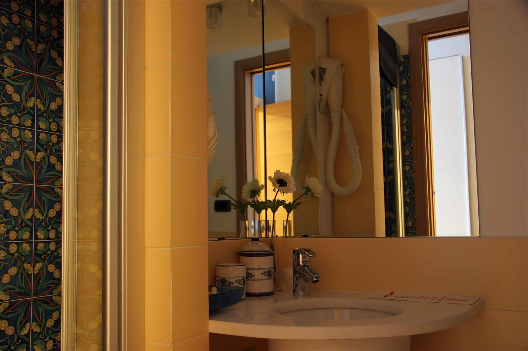 B&B Orsini 46 เนเปิลส์ ภายนอก รูปภาพ