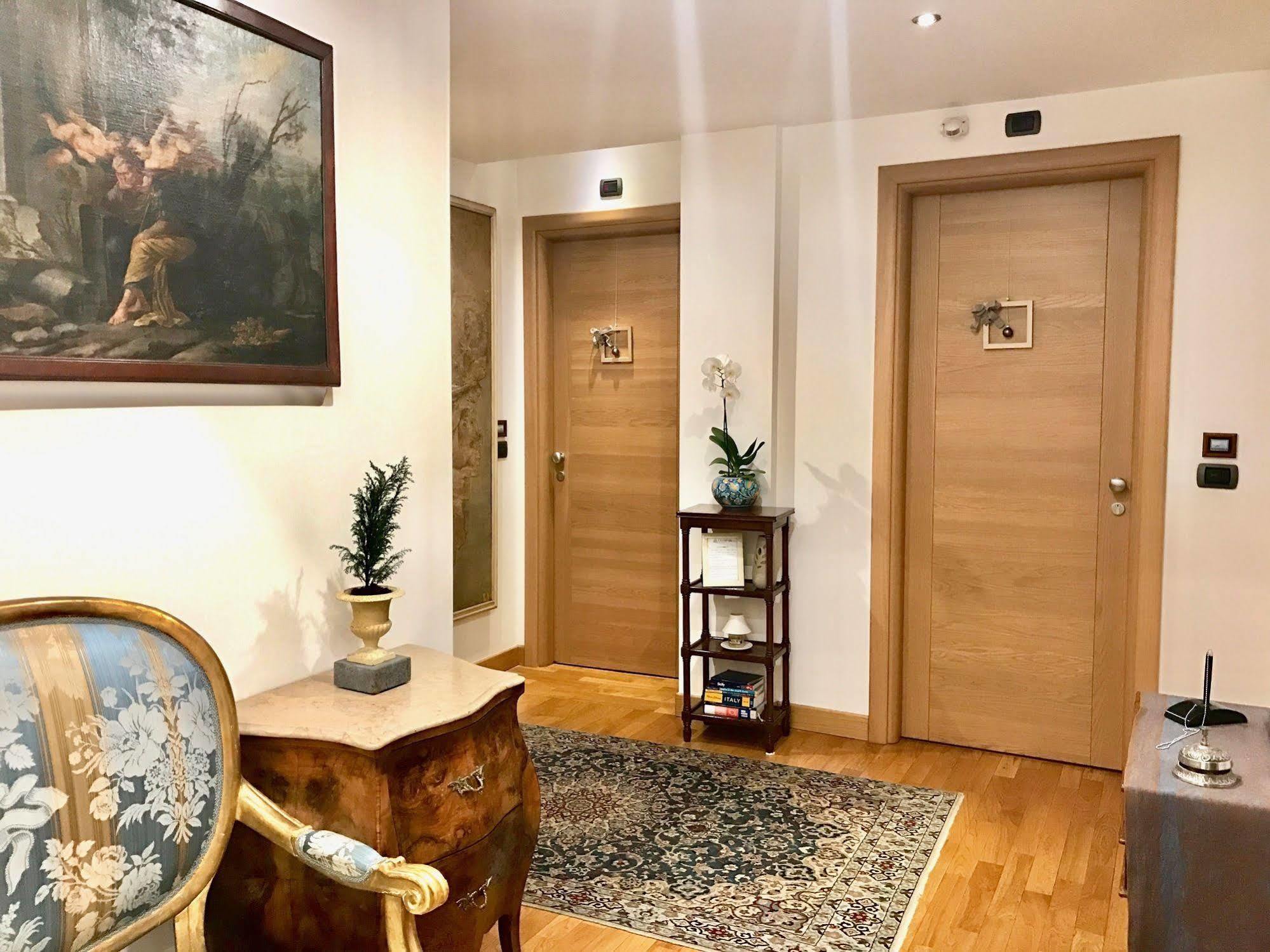 B&B Orsini 46 เนเปิลส์ ภายนอก รูปภาพ